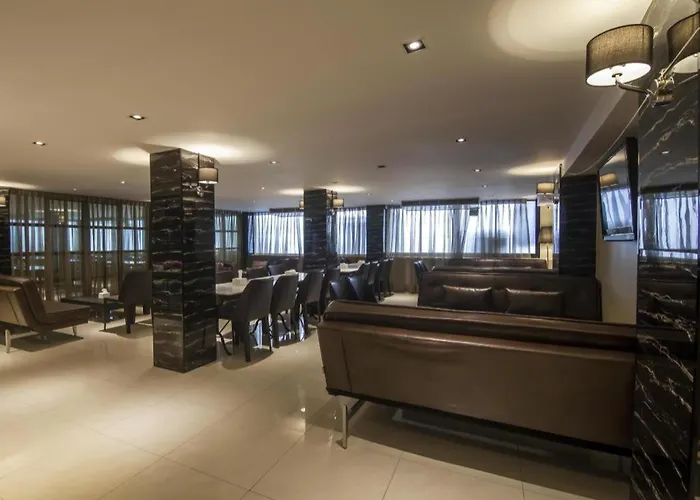 Hotel First House