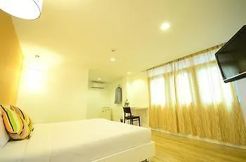 Hotel First House