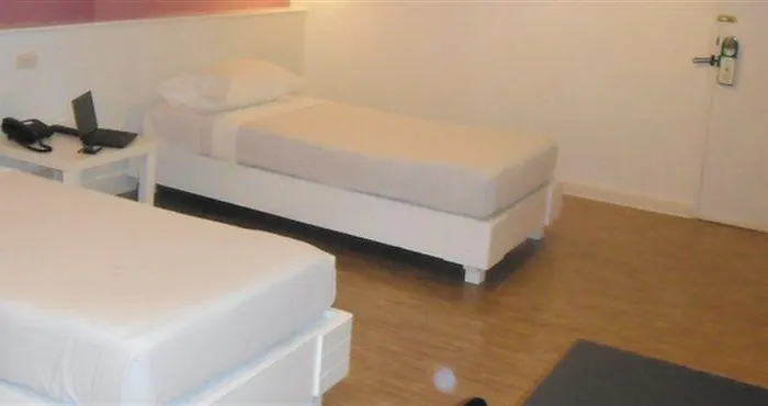 Hotel First House