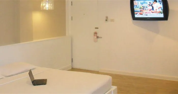 Hotel First House 3*
